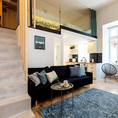 Kiraly Downtown Apartament *